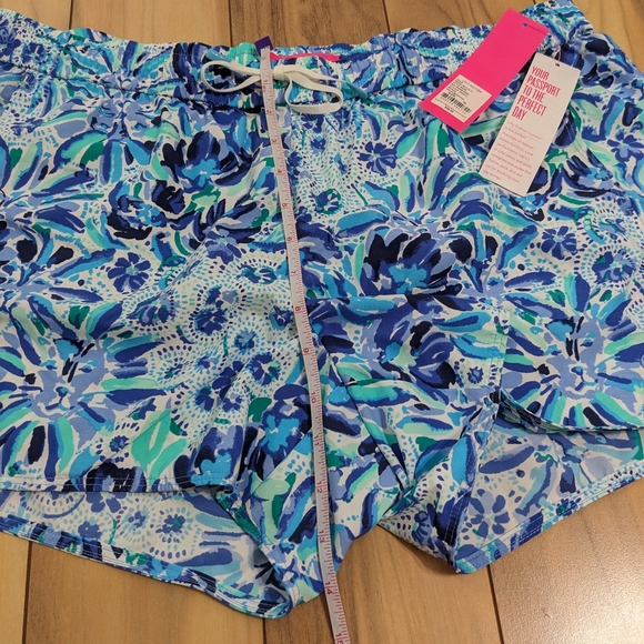 NWT! Lilly Pulitzer Luxletic Run Around Shorts Iris Blue High Maintenance XL - Picture 13 of 15